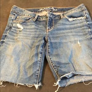American Eagle Distressed Bermuda’s